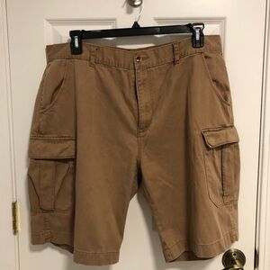 G&M men’s size 40 cargo shorts. 6 pockets. Khaki. 100% cotton